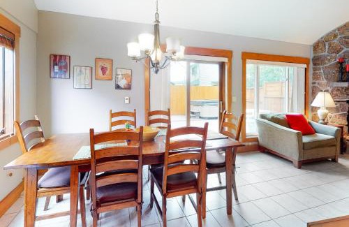 Fraser Apartment | Mountain Dreams Condo