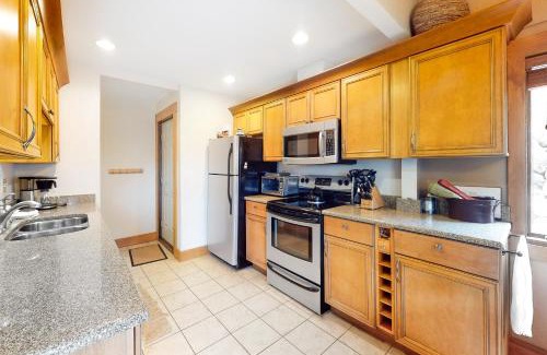 Fraser Apartment | Mountain Dreams Condo