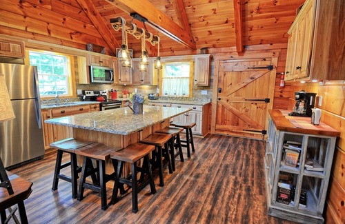 Fleetwood Cabin | Mountain Dreams-Open for Bookings! Sleeps 10, Gas FP