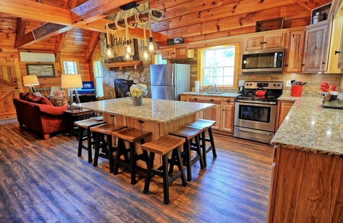 Fleetwood Cabin | Mountain Dreams-Open for Bookings! Sleeps 10, Gas FP