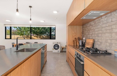 Lowburn House | Mountain Escape - Cromwell Downstairs Apartment