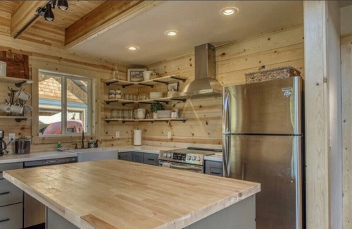 Ardenvoir Cabin | Mountain escape | Views | Family Friendly | Pet Friendly | Hillside Hideaway
