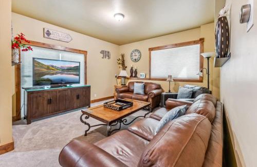 Wildernest House | Mountain Escape with Hot Tub Near Ski Resorts and I 70