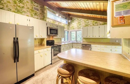 Charter Hills Ski Chalet | Mountain Fox Summary: