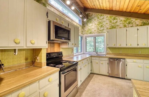 Charter Hills Ski Chalet | Mountain Fox Summary: