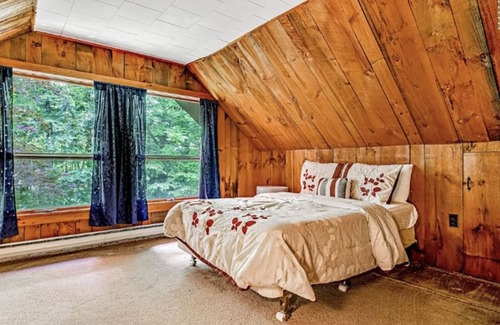 East Dover House | Mountain Getaway, 10 Minutes To Mount Snow And Into Town!