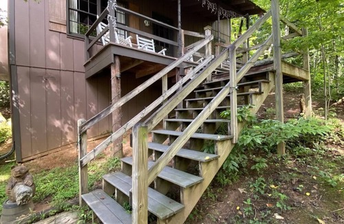 Blairsville Cabin | Mountain Getaway for You & Your Pet: Near Helen, Blue Ridge & Appalachian Trail!