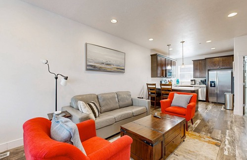 Kimball Junction House | Mountain Getaway | Private Rooftop Spa | Walk to Dining, Shops & Rec Center