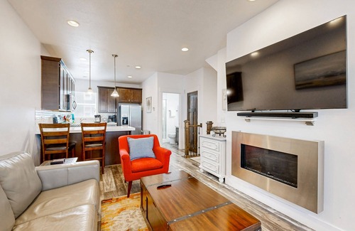 Kimball Junction House | Mountain Getaway | Private Rooftop Spa | Walk to Dining, Shops & Rec Center