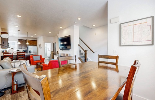 Kimball Junction House | Mountain Getaway | Private Rooftop Spa | Walk to Dining, Shops & Rec Center