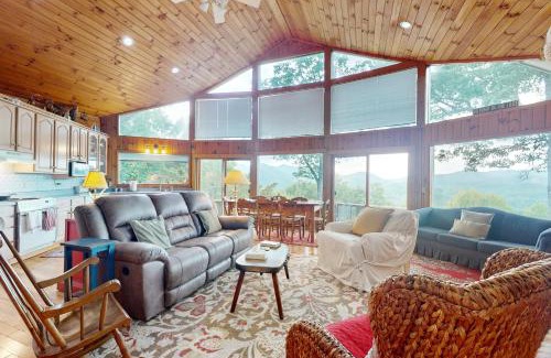 Topton House | Mountain Getaway
