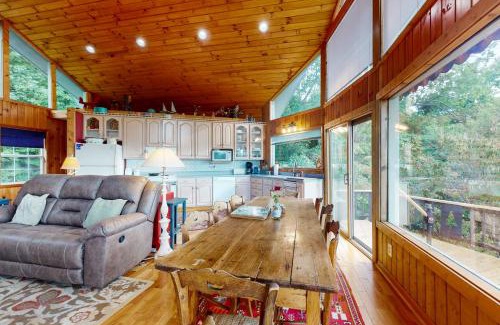 Topton House | Mountain Getaway