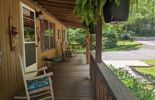 Newland House | Mountain Happiness Cabin NC Blue Ridge Mtns