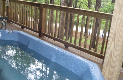 Mount Ida Cottage | Mountain Harbor Forest View Lodge cottage by RedAwning