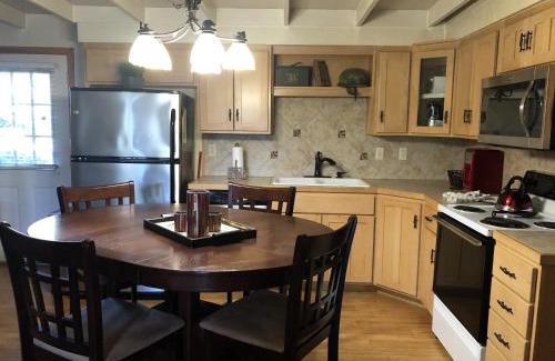 Mount Ida House | Mountain Harbor Forest View Lodge cottage