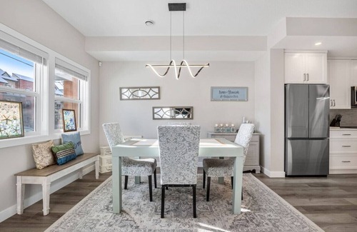 East Kootenay House | Mountain Haven | Fenced Backyard | Downtown | A/C