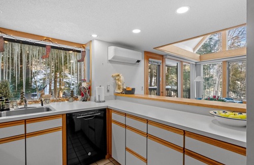 Stratton Mountain House | Mountain Haven for Families | Deck | Shuttle | Views