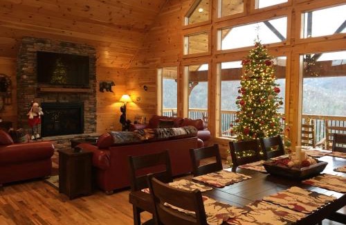 Gatlinburg House | Mountain Haven - Relax & enjoy AMAZING 180 Degree Views of Mt LeConte