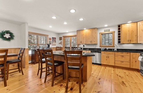 North Creek House | Mountain hideaway with ski lockers, wood fireplace, pool table, grill & W/D