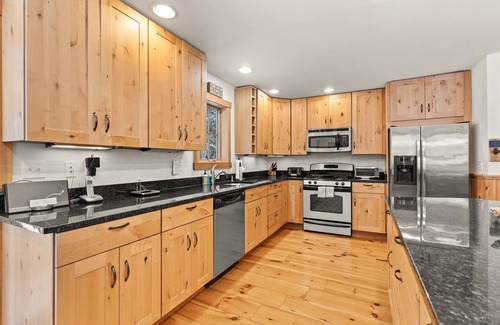 North Creek House | Mountain hideaway with ski lockers, wood fireplace, pool table, grill & W/D