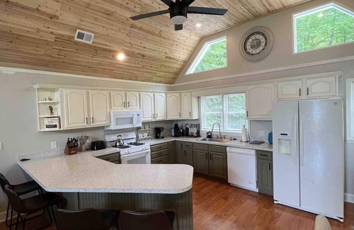 Hemphill Heights House | Mountain home with amazing views, privacy, and pond on the property