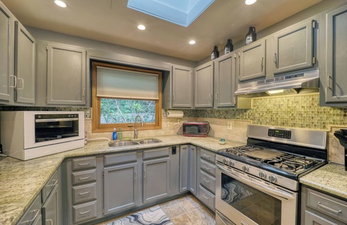 Newland House | Mountain house sleeps 4 w/deck & firepit, 5mi to Grandfather Mtn, pet friendly!