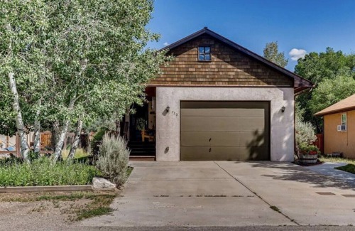 Eagle House | Mountain house with direct access to resorts!
