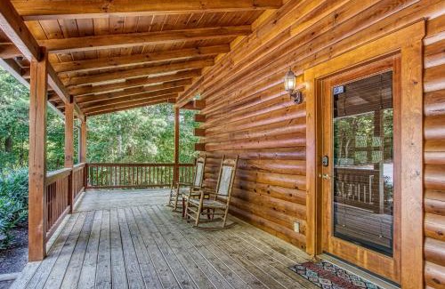 Gatlinburg House | Mountain Jewel, Game Room , Fire Pit, Theater Area, WIFI, Pool access!