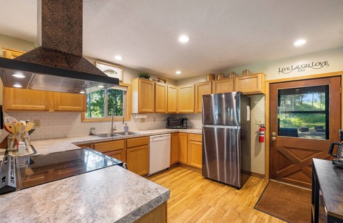 McCall House | Mountain Joy - Pet Friendly - Hot Tub - River access - Trail system - Yard games - Canoe