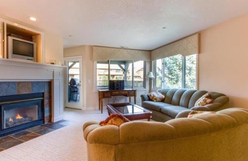 Coeur d'Alene Apartment | Mountain Lake Getaway (B101)
