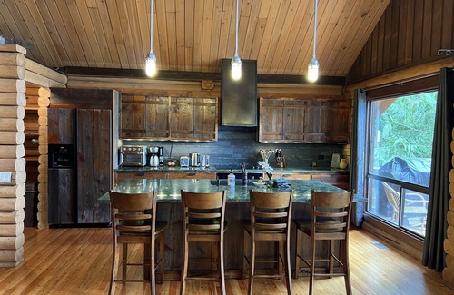 Hoodsport House | Mountain Lake Place! nWaterfront Mountain View Log Home!