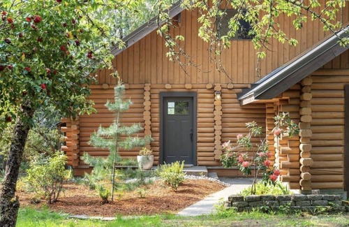 Hoodsport House | Mountain Lake Place! nWaterfront Mountain View Log Home!