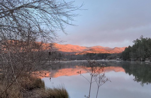 Tamassee House | Mountain Lake Retreat at Lake Cherokee