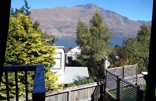 Fernhill House | Mountain, lake, sun and this beautiful home