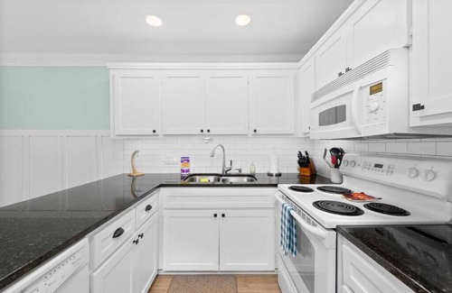 Lake Lure House | Mountain Lake Townhome in Golf Resort for 8