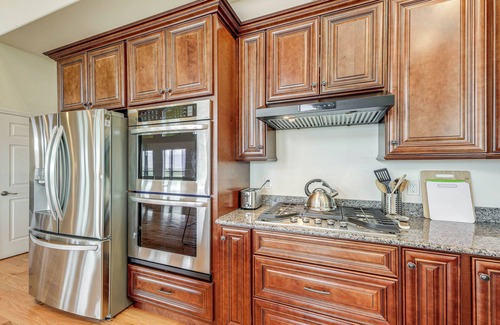 Rexford House | Mountain & Lake View: Rexford Estate on 28 Acres!