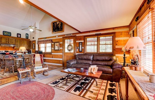 Gatlinburg - Pigeon Forge Cabin | Mountain Laurel Log Cabin!