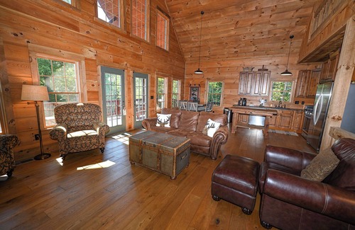 Unaka Cabin | Mountain Lodge Estate - Amazing Views - 57 Acres - Private Lake