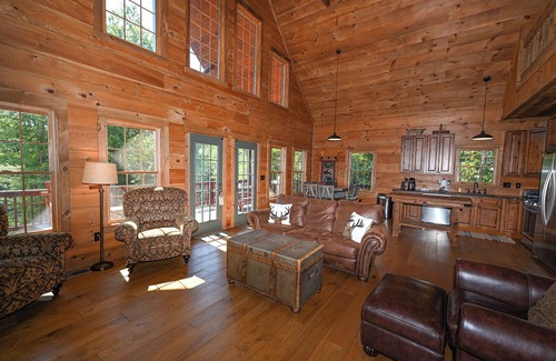 Unaka Cabin | Mountain Lodge Estate - Amazing Views - 57 Acres - Private Lake
