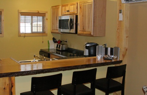 Intervale Condo | Mountain Lodge Style Condo Suite - 5 mins to Storyland/North Conway