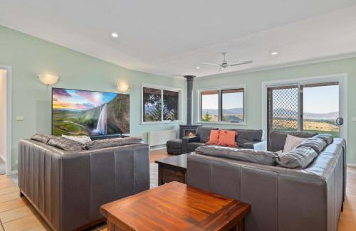 Jindabyne House | Mountain Lowry Lodge