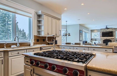 Black Hawk House | Mountain Majesty in Golden Gate Canyon