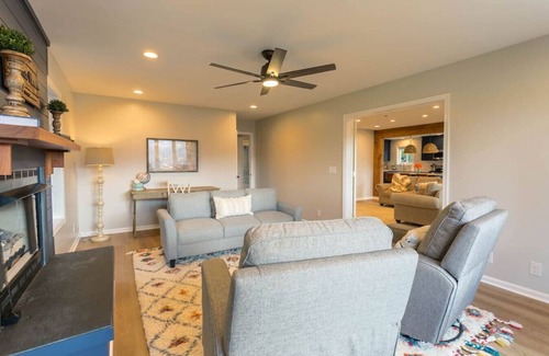 Afton House | Mountain Mama- Amazing Views! + Hot Tub!
