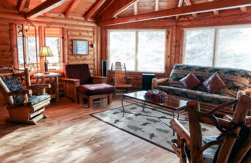Allenspark Cabin | Mountain Masterpiece by Rocky Mountain Resorts