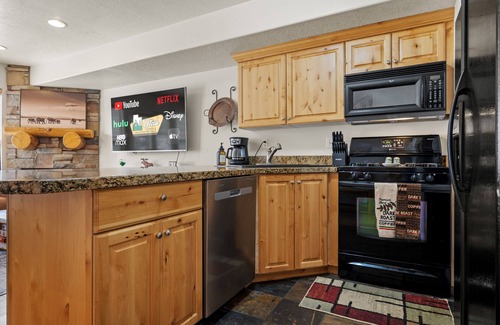 Eden Condo | Mountain Mischief MH409 | Pool | Hot Tub|Mtn Views