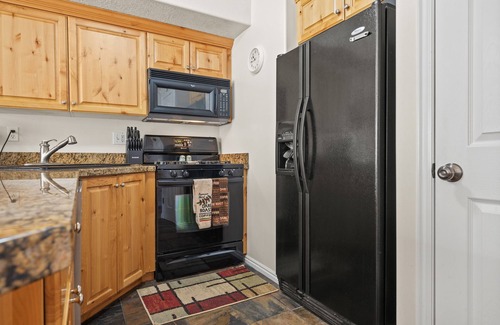Eden Condo | Mountain Mischief MH409 | Pool | Hot Tub|Mtn Views