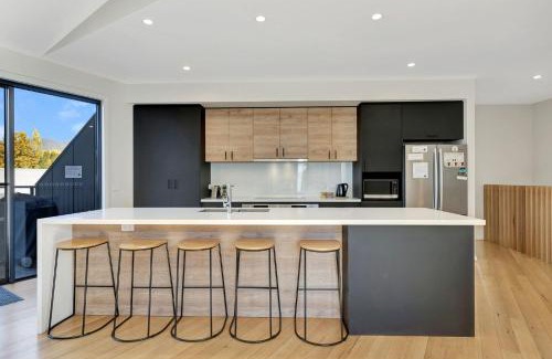 Bright House | Mountain Mist Retreat - 5 Bedrooms