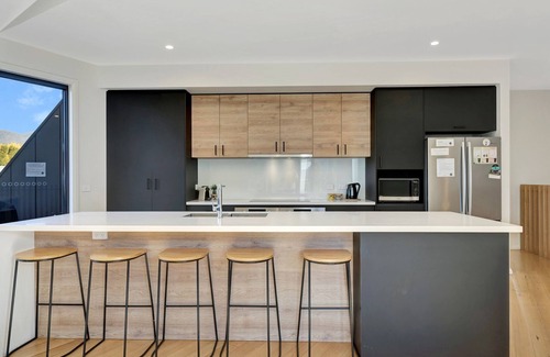 Bright House | Mountain Mist Retreat - 6 Bedrooms