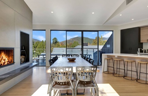 Bright House | Mountain Mist Retreat - 6 Bedrooms