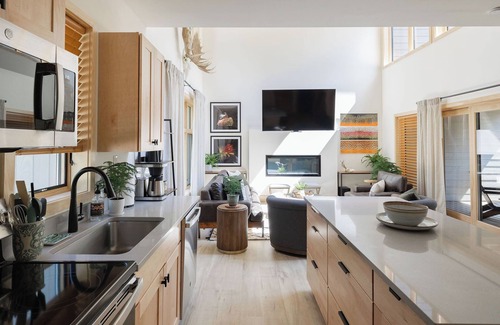 Wilmington House | Mountain Modern Home on Lake Everest! Only 3 miles to Whiteface!
